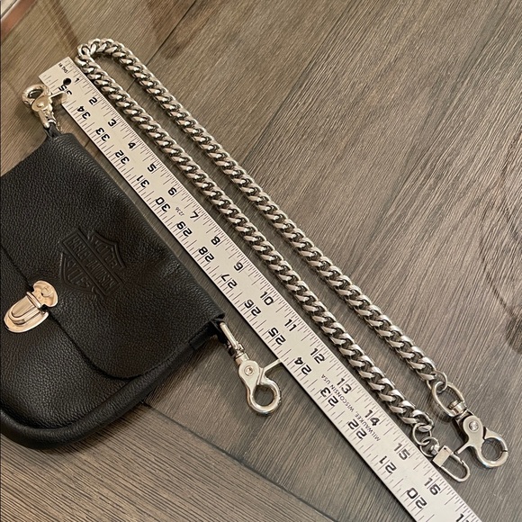 Harley Davison Black Leather Crossbody Bag with Silvertone Chain - Picture 17 of 17